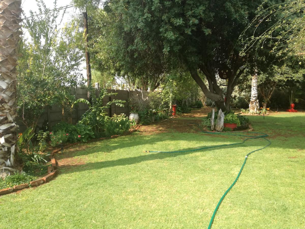 Mom'S Place Upington Extérieur photo