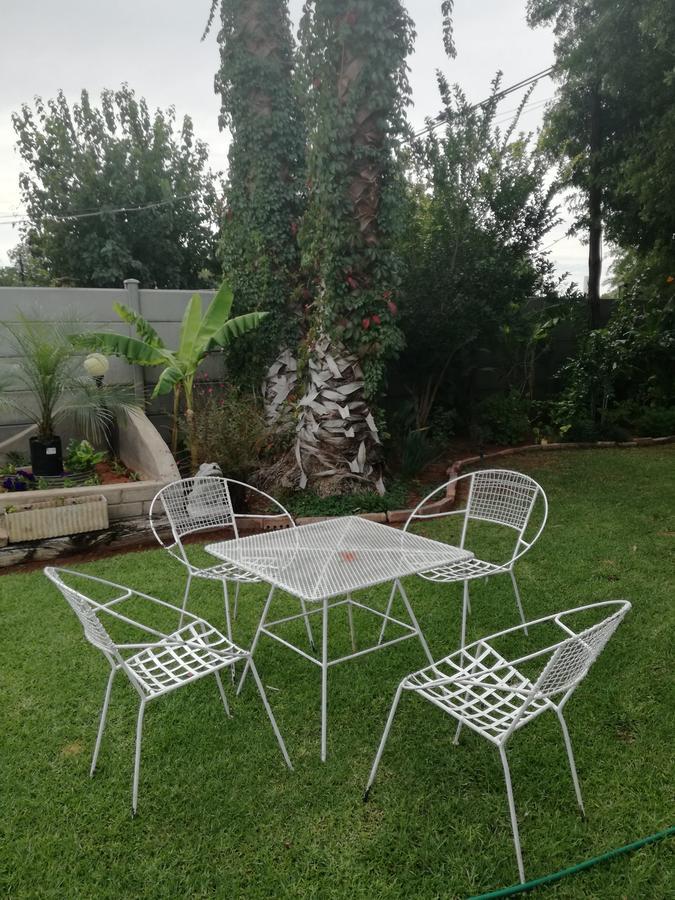Mom'S Place Upington Extérieur photo